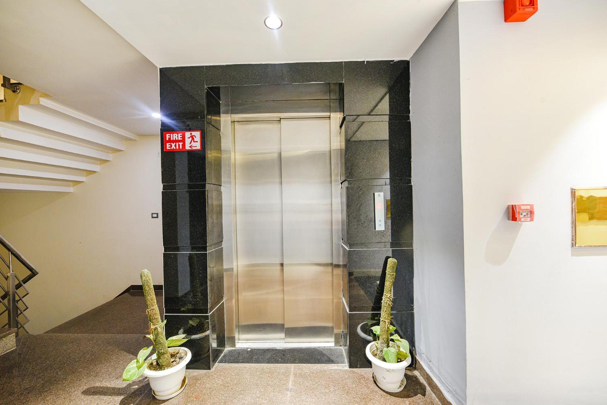 Fabhotel Prime Apple Tree Residency New Delhi Extérieur photo